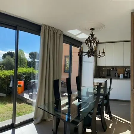 Rez De Jardin Avec Vue A Jean Appartement